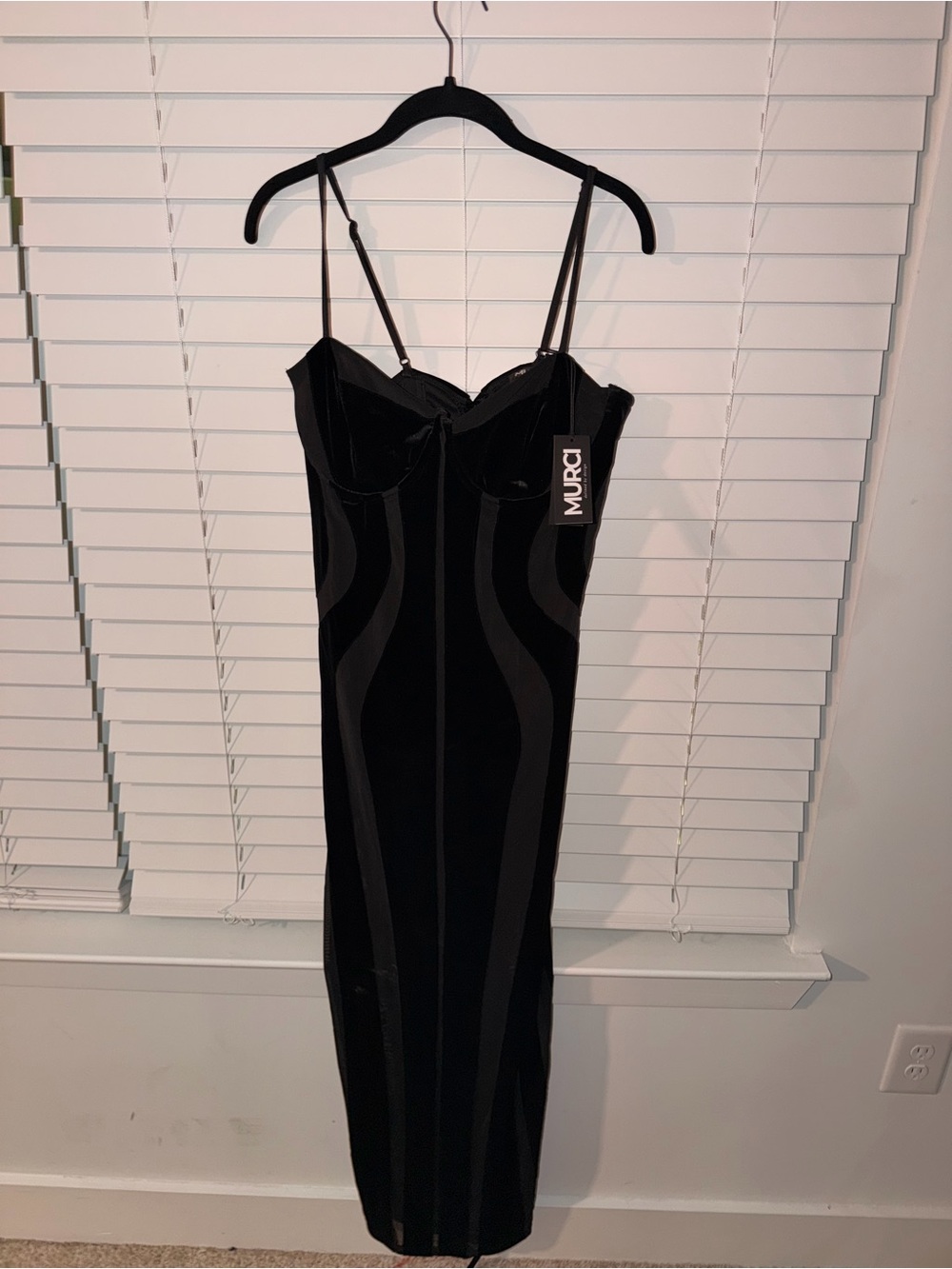 Murci SCANDAL VELVET PANELLED MAXI
DRESS - Picture 3 of 6